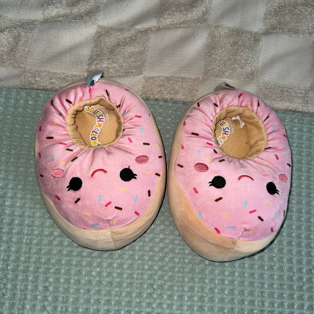 Squishmallows Kids Dabria the Donut Slippers Size 2/3